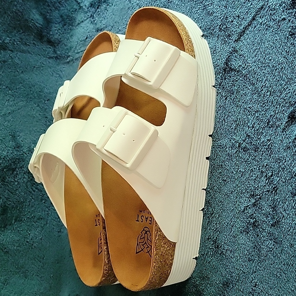 BEAST FASHION White Sandals - Picture 3 of 5
